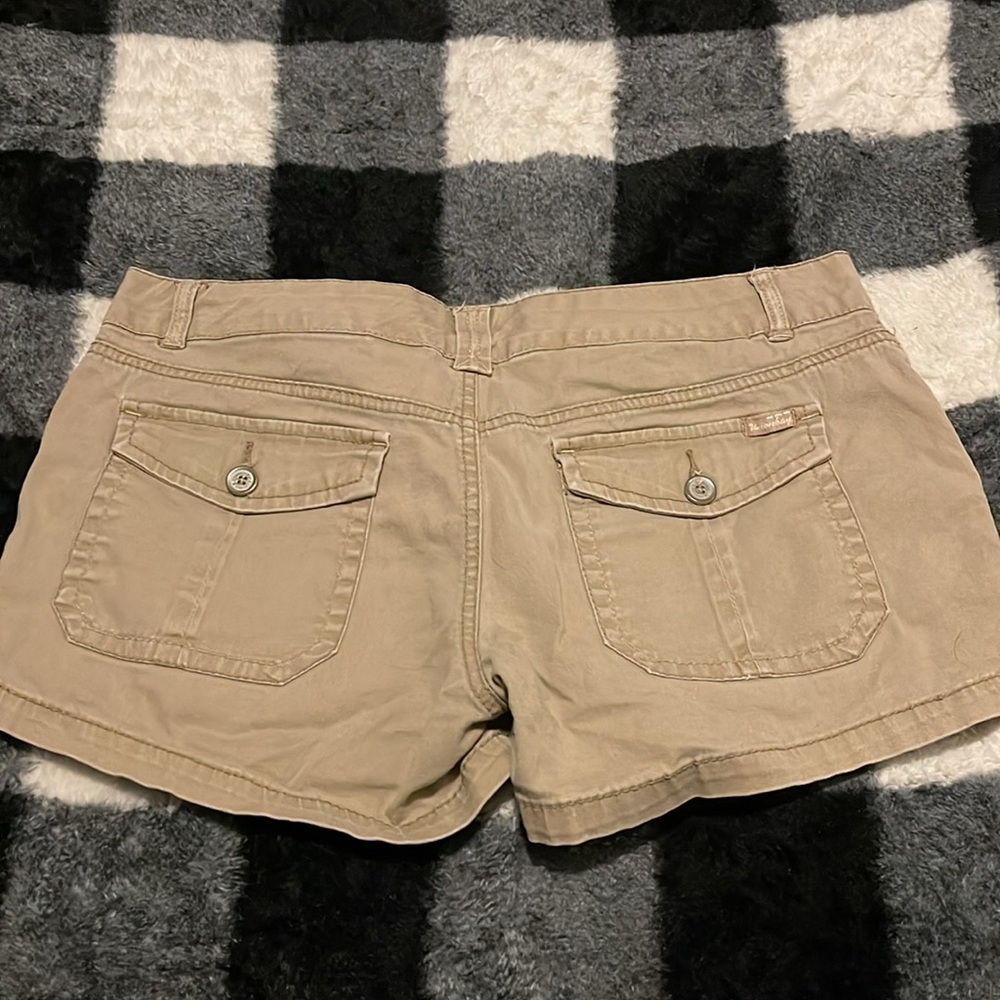 Unionbay khaki shorts size 9 - Picture 2 of 3